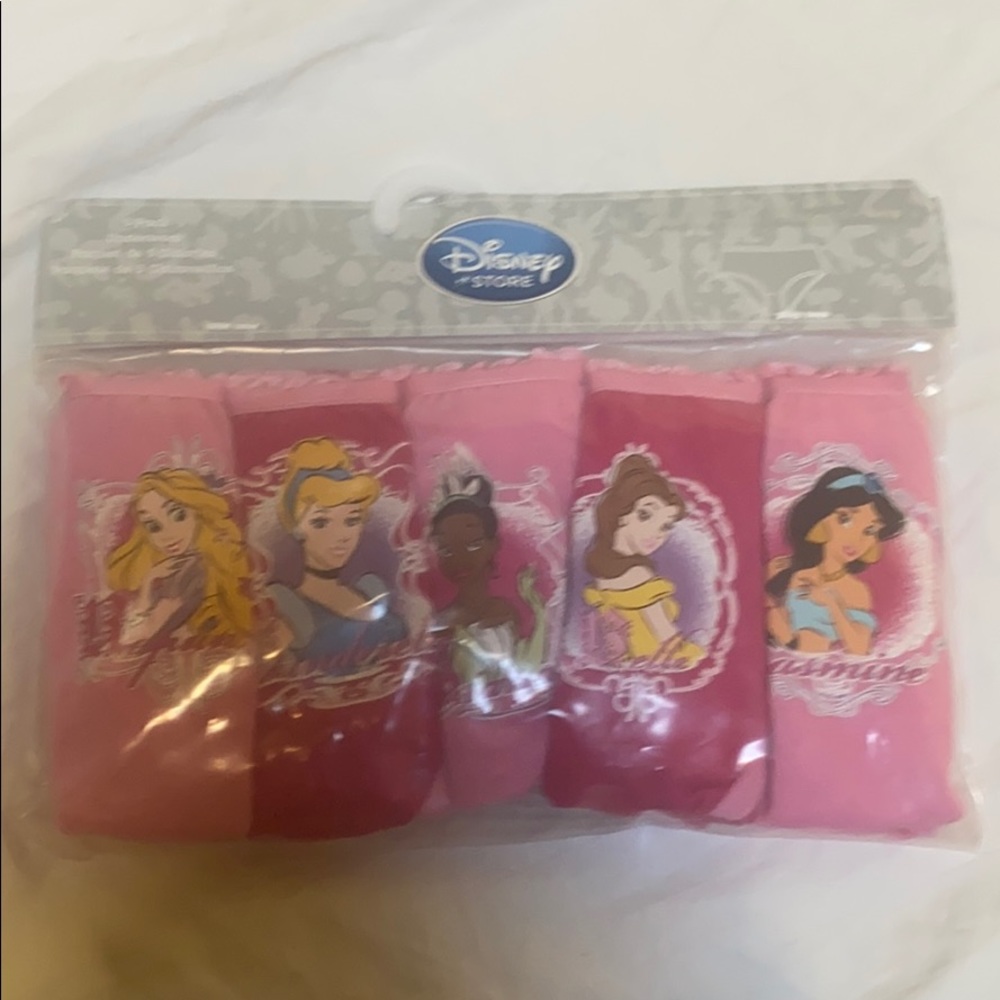 NWT Disney Princess 5Pack Ynderwear (Size 4/5)